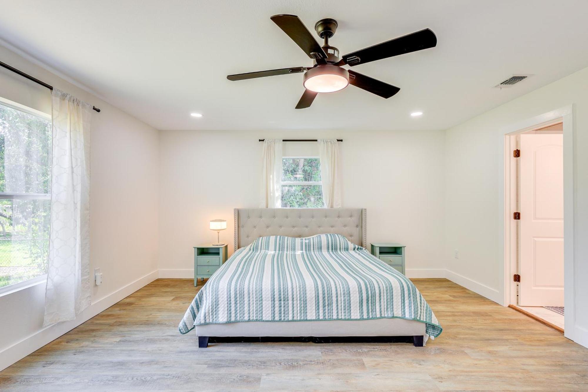 1 Mi To Dtwn Sleek With Yard! Holiday home *